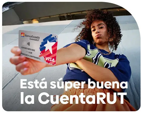 Mujer con tarjeta de CuentaRUT BancoEstado